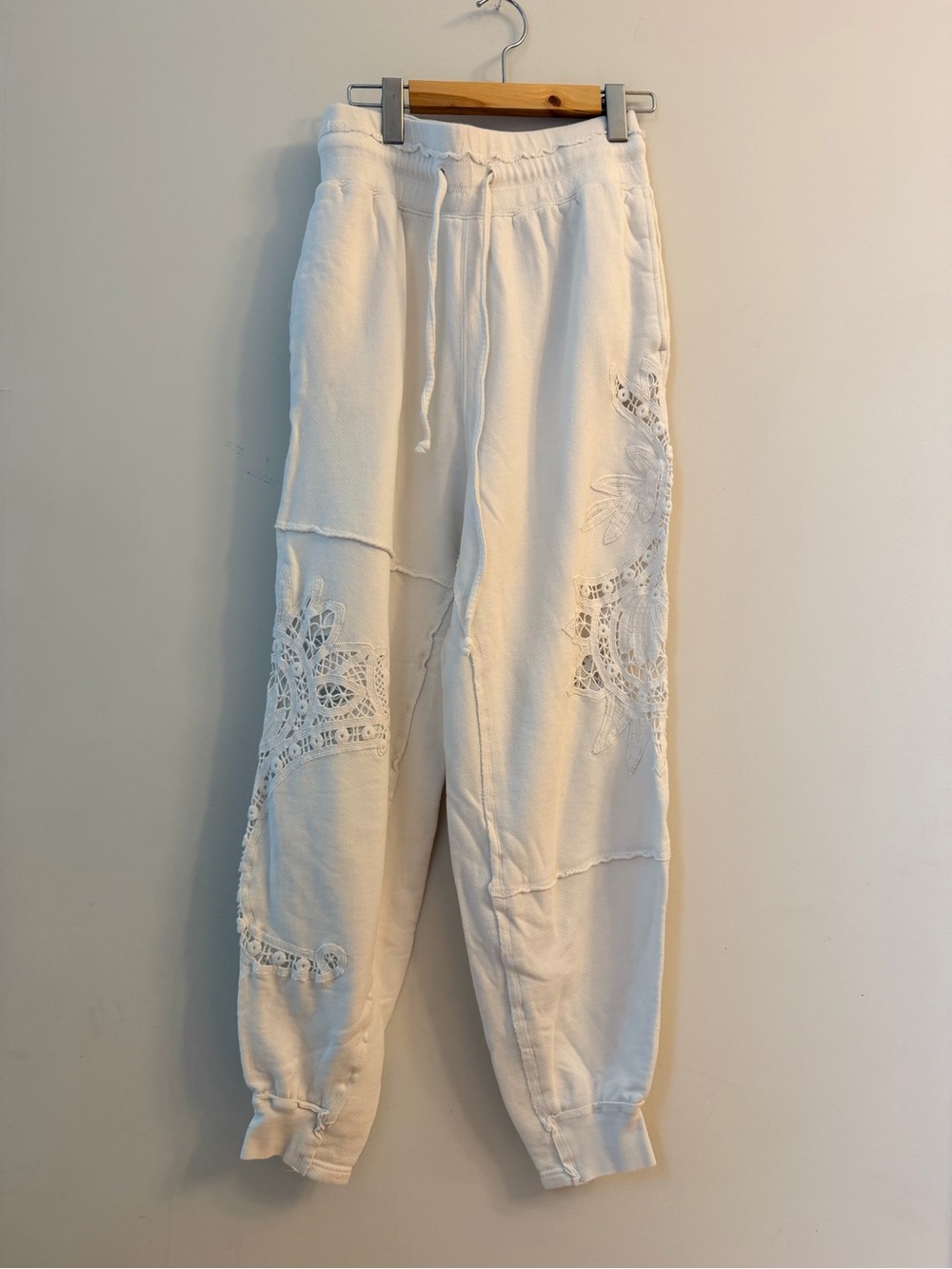 Free people white sweatpant Jogger Pants w/ awesome eyelet detailing,high rise